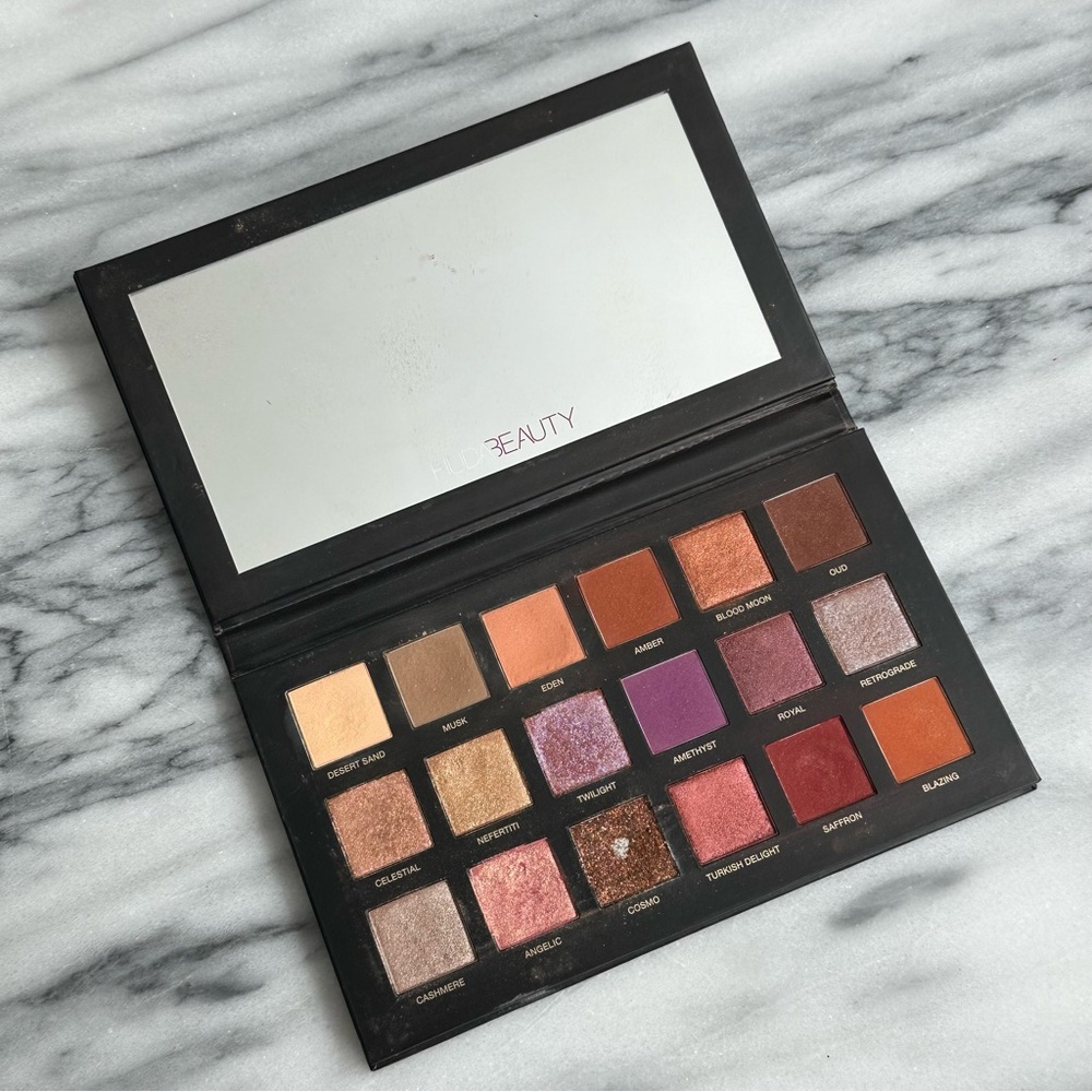 HudaBeauty Desert Dusk Eyeshadow Palette Huda Beauty